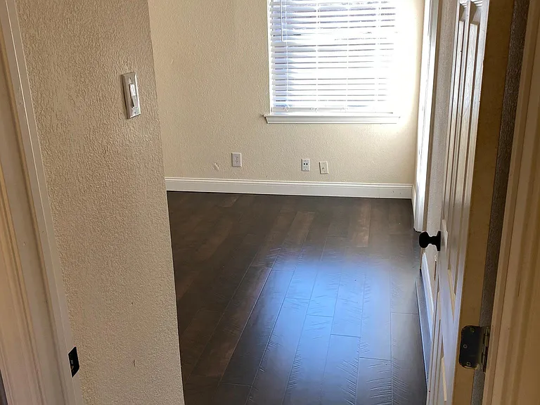 2421 Lakeview Cir — Photo 15