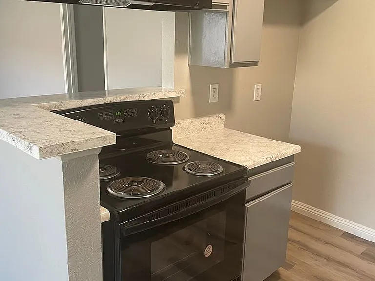 Mountain View Apartments — Photo 17