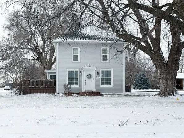 719 1st St, Aurora, NE 68818