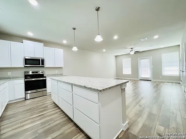 21518 James Charles — Photo 16