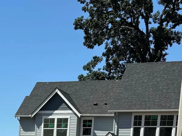 5235 Parkway Dr NE, Salem, OR 97305