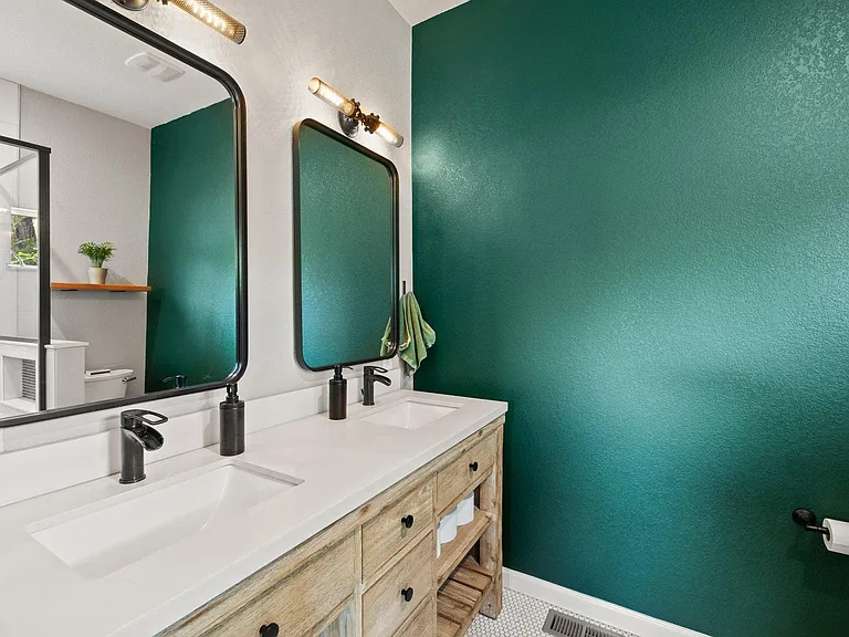 815 E Cache La Poudre St #B — Photo 19