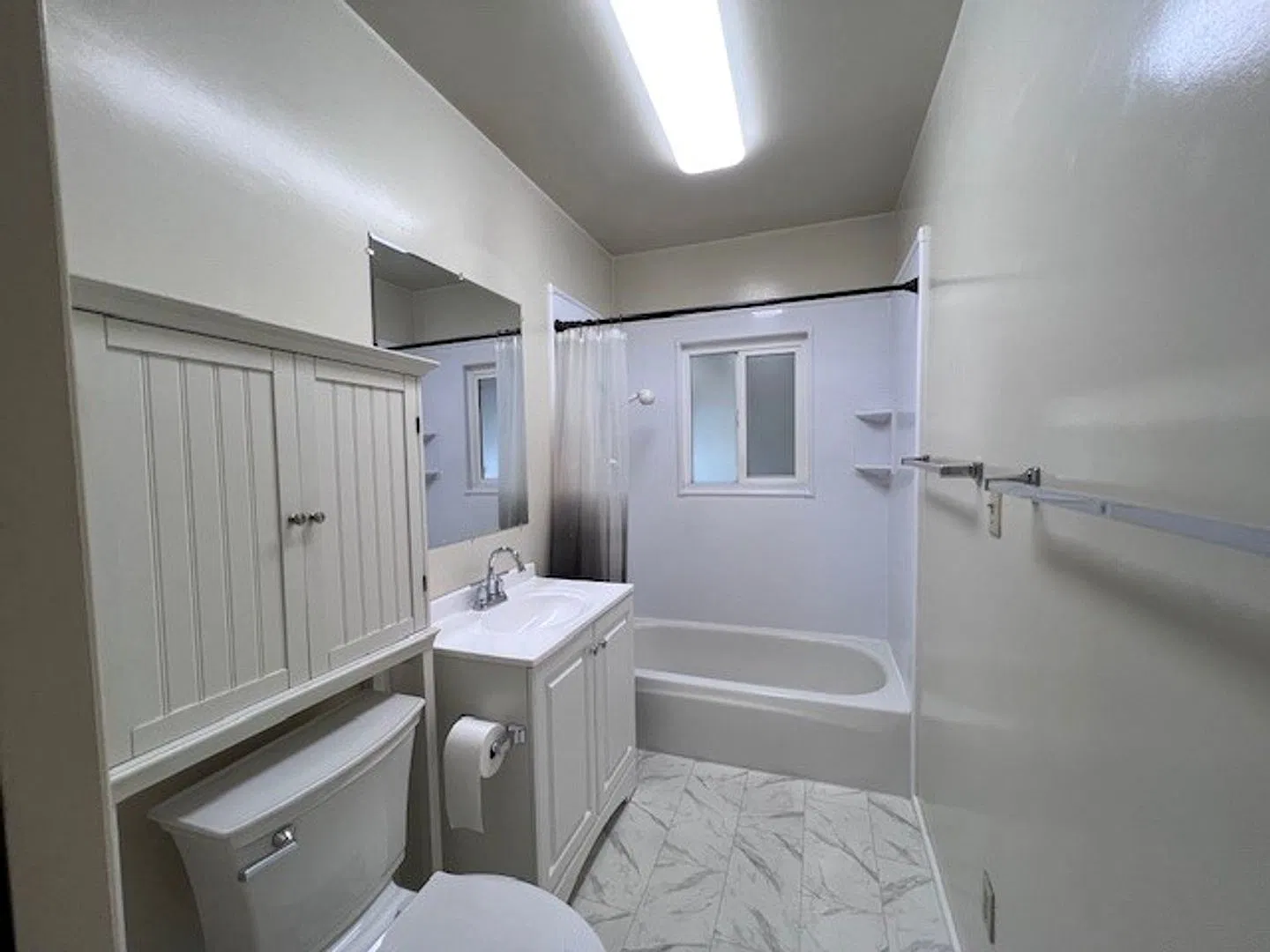 Beautiful Land Park Duplex — Photo 4