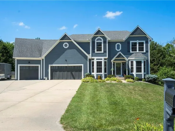 30755 W 84th Cir, De Soto, KS 66018