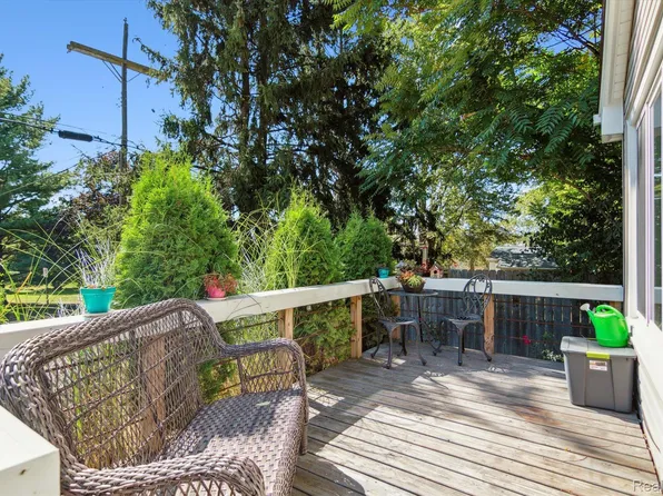 2041 Galloway St, Auburn Hills, MI 48326