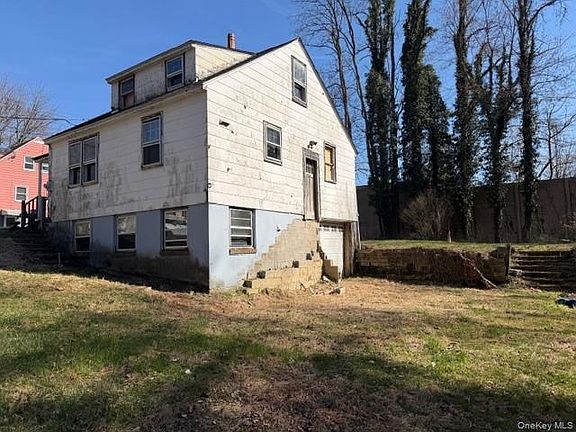 3rd image of 1075 Spillway Road