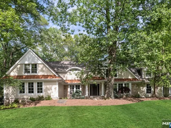 275 Gregory Rd, Franklin Lakes, NJ 07417