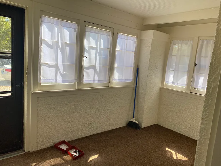 215 Ross Ave — Photo 3