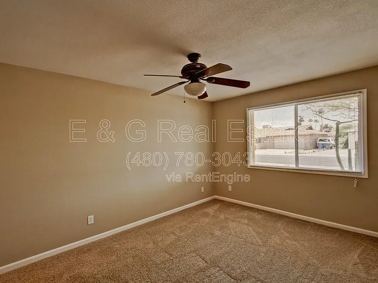 1030 E Manhatton Dr — Photo 15