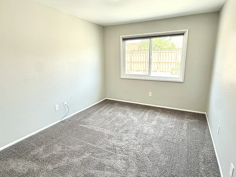 2382 Carlsbad Cir — Photo 18