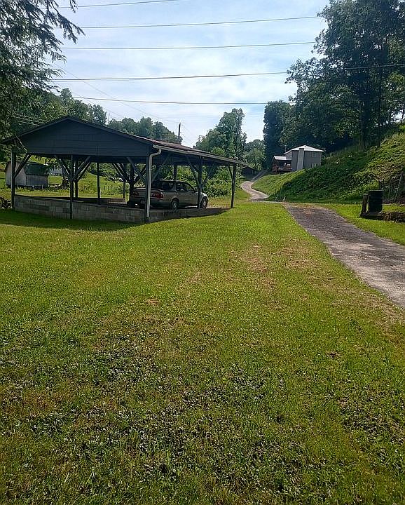 2nd image of 664 Sun Mine Rd