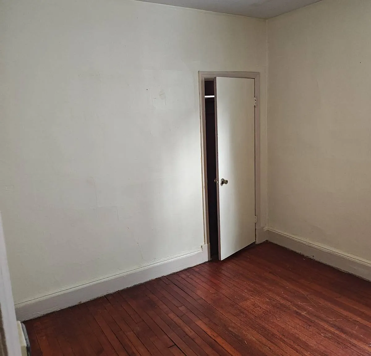 3 bed, 1.0 bath, 1200 sqft, $3,500 — Photo 1