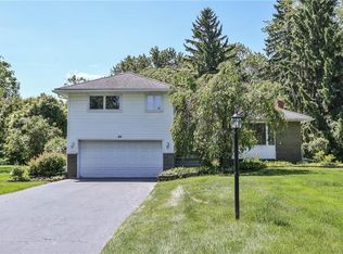 24 Clearview Dr, Pittsford, NY 14534