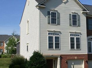 8056 Montour Heights Dr, Gainesville, VA 20155