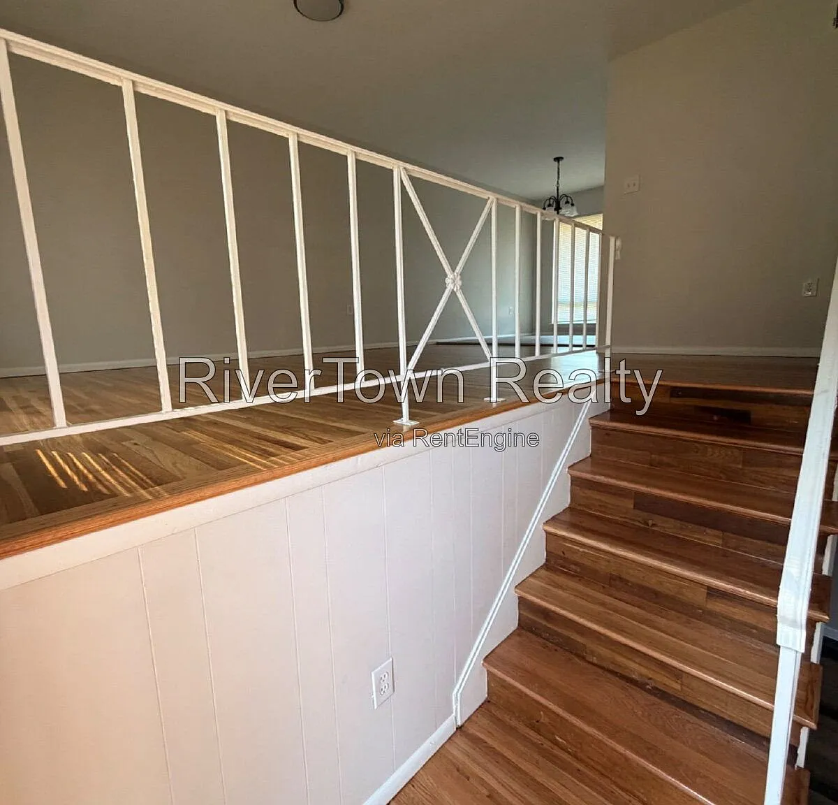 5 bed, 2.5 bath, 2028 sqft, $1,595 — Photo 2