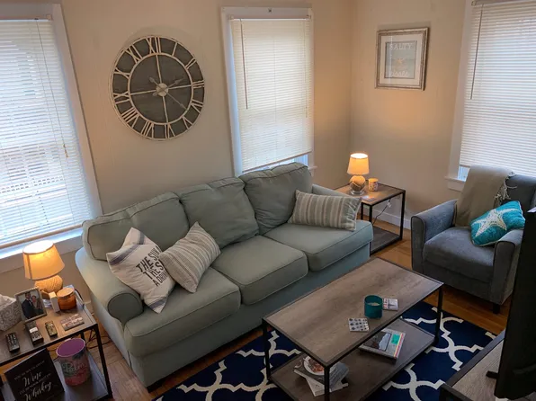 9 Hammond St #1, Newport, RI 02840