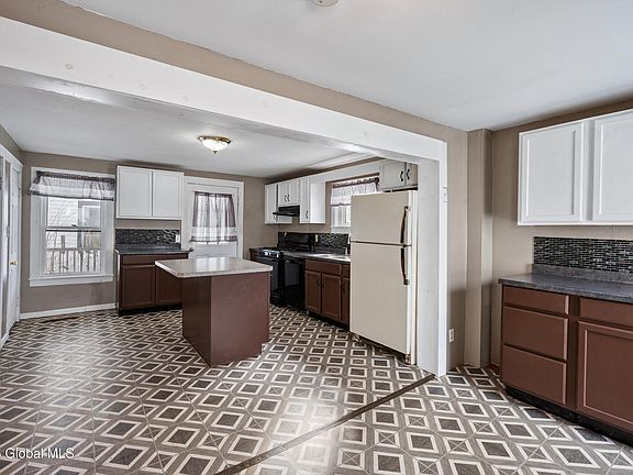 4th image of 24 Walnut Street
