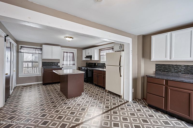 4th image of 24 Walnut Street