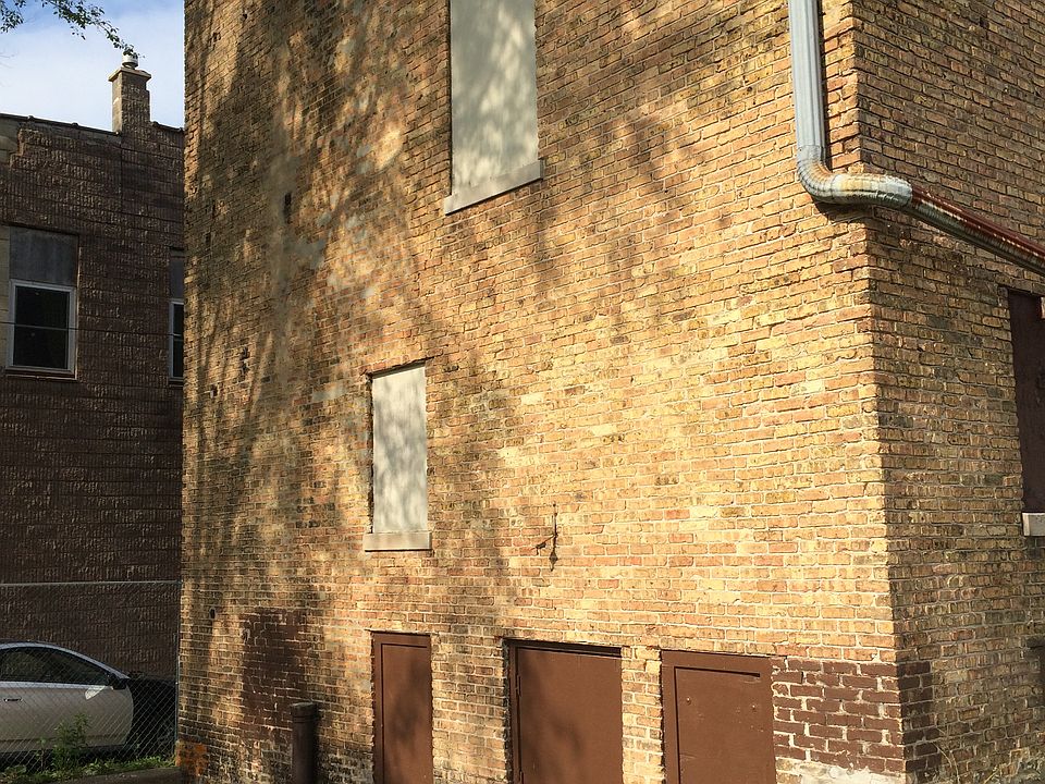 2nd image of 1652 Douglas Ave