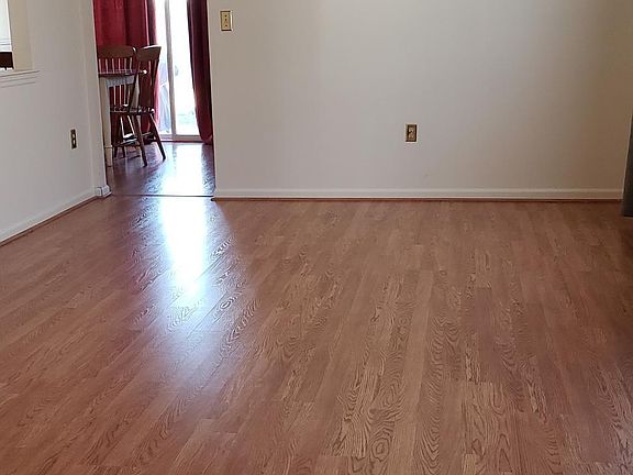 3rd image of 529 Waterford Dr