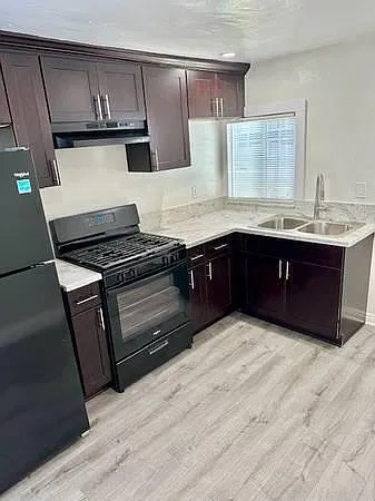 Studio, 285 sqft, $1,400 — Photo 2