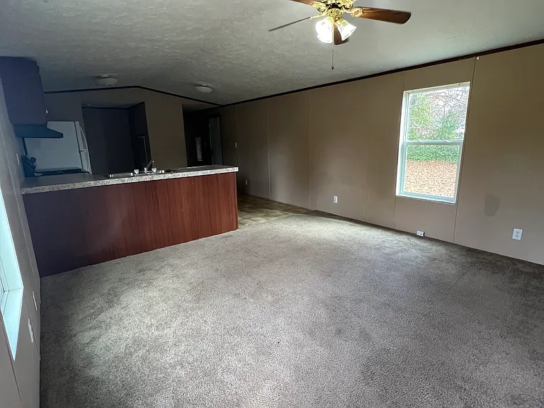 342 E Union St — Photo 3