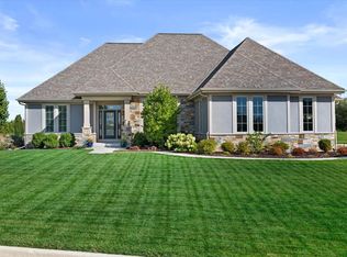 W158N6552 Pawnee Ct, Menomonee Falls, WI 53051