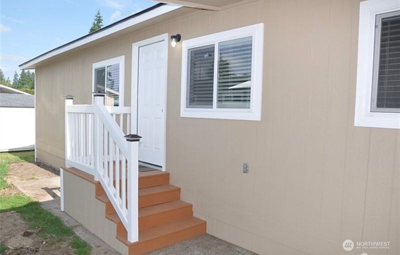 2nd image of 18501 52nd Avenue W #31