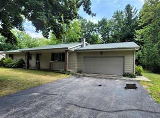 207 Huntington Rd, Houghton Lake, MI 48629