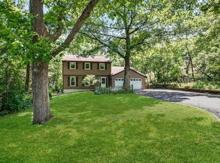 N53W30509 Arrowhead Dr, Hartland, WI 53029