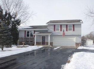 S93W35240 Westwind Dr, Eagle, WI 53119