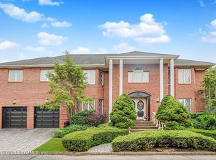 16 Nicolosi Loop, Staten Island, NY 10312