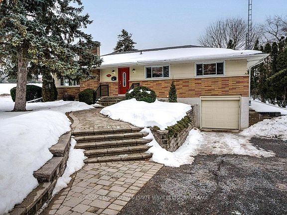 2nd image of 300 Old Quarry Rd