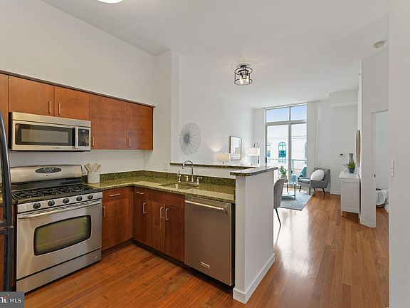 4th image of 1000 New Jersey Ave SE #Penthouse 23