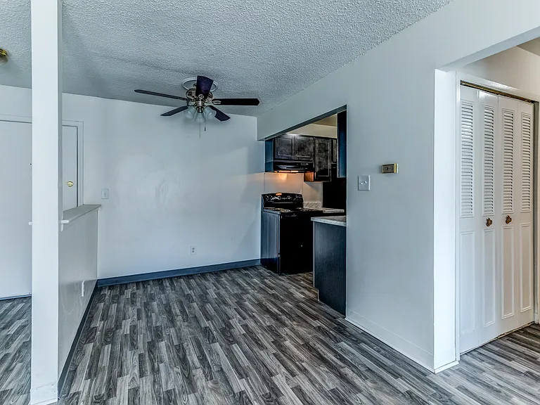 Sterling Troy Apartments — Photo 26