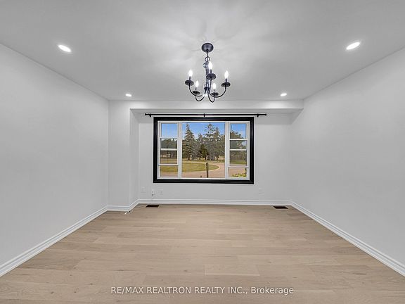 5th image of 14 Grassmere Ct