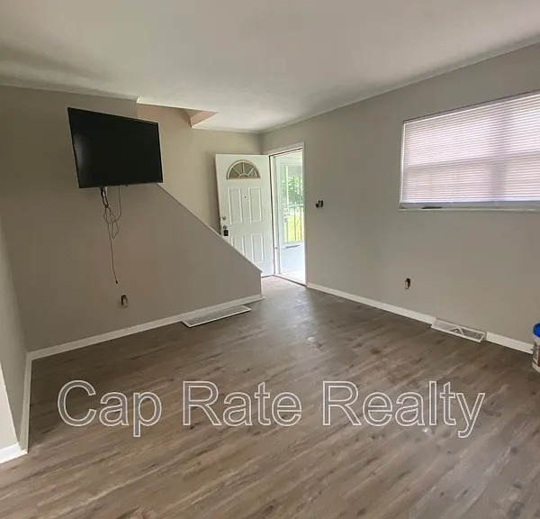 1226 Parkview Dr — Photo 16