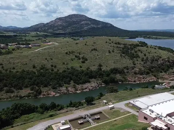 202 Observation Rd, Medicine Park, OK 73557