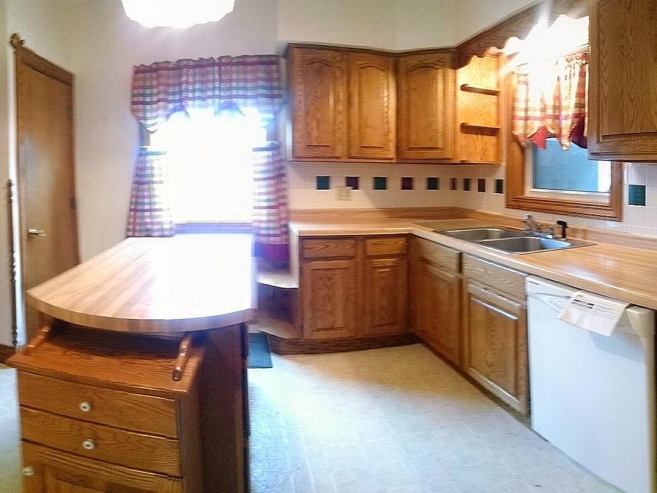 2nd image of 200 N Main St