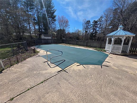5th image of 2797 Harper Rd
