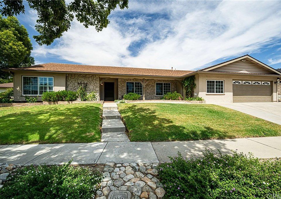 1st image of 2556 Sweetbriar Dr