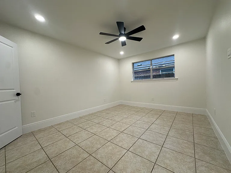 2723 Longwood Dr — Photo 25