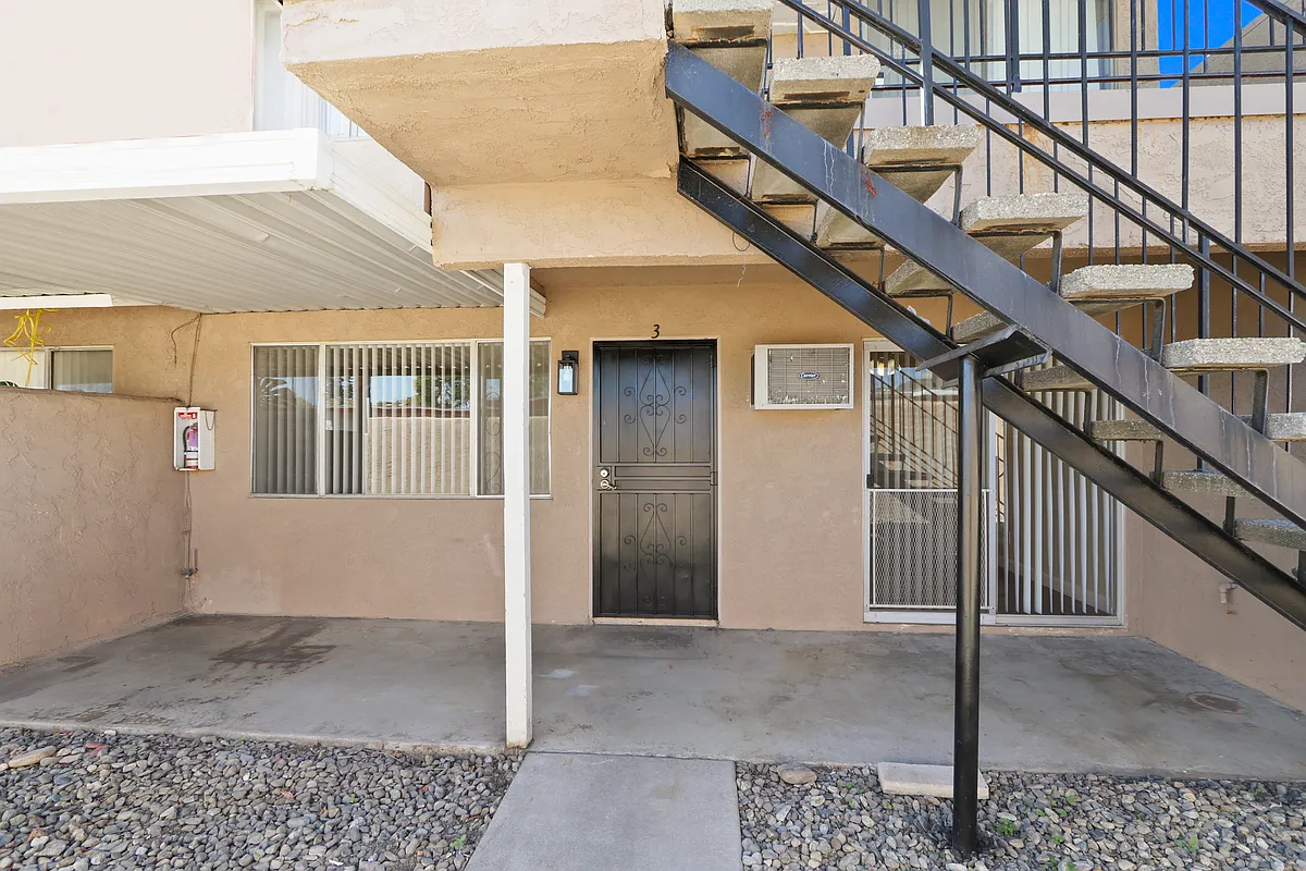 Building Photo - 1204 W J St #3