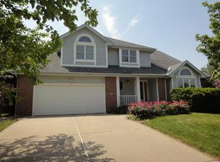 905 Creighton Rd, Papillion, NE 68046