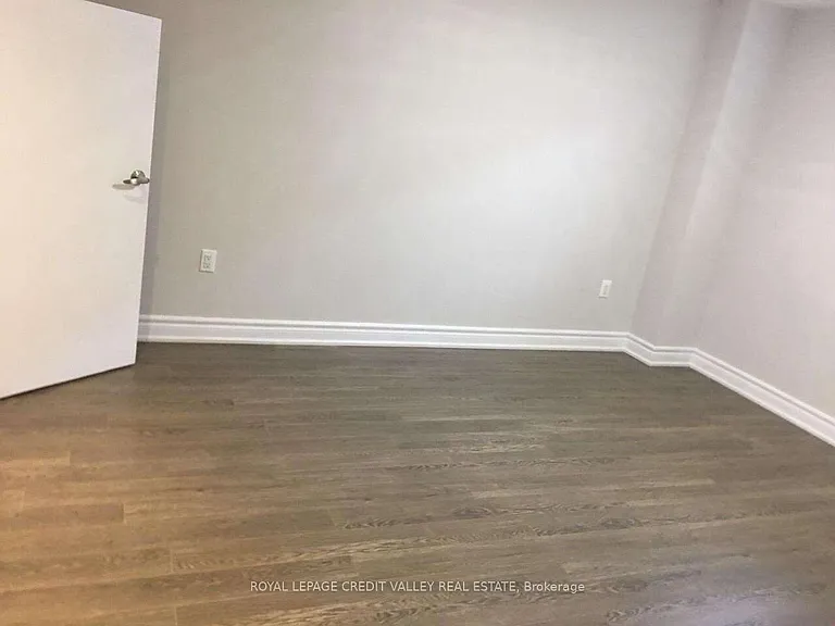 11 Oxendon Rd #BASEMENT — Photo 8