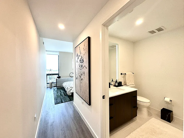 275 NW 25th St #B — Photo 10