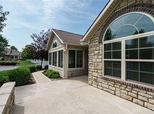 156 Scarborough Village Dr, Dayton, OH 45458
