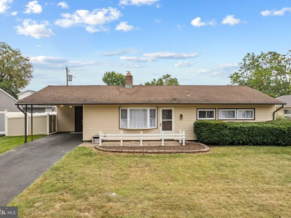28 Orchard Ln, Levittown, PA 19055