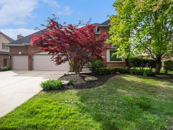 24391 Cavendish Ave E, Novi, MI 48375