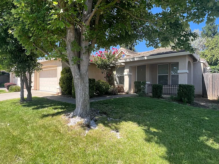 9814 Paso Fino Way — Photo 1